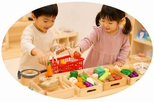 子どもが遊んでいる様子