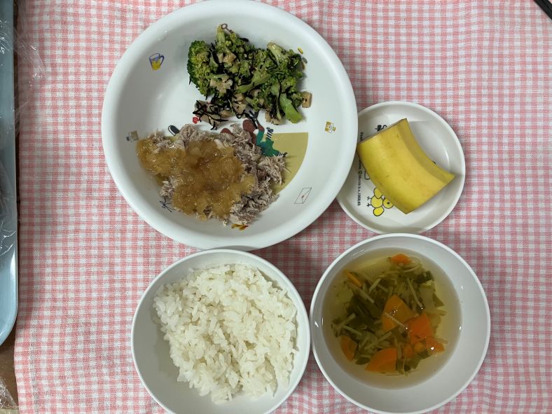 今日の給食とおやつ