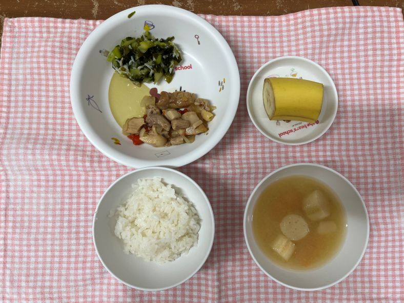 今日の給食とおやつ
